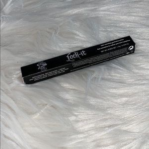 Kat Von D Eyeshadow Primer